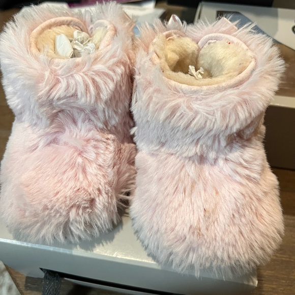 Infants Ugg Boots - Picture 3 of 3